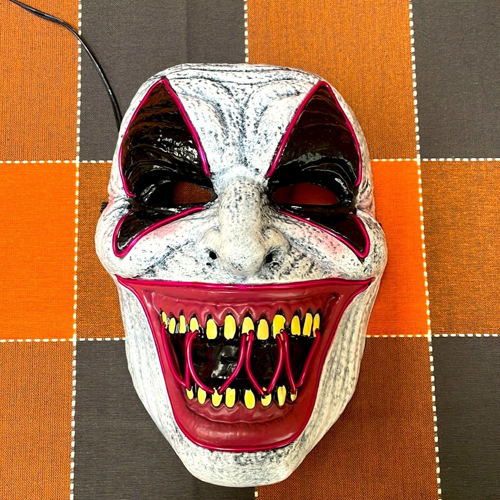 SaLe!! 👻Light Up Halloween Mask!👻